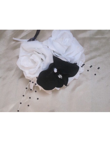 Bouquet demoiselle d'honneur thème noir, blanc avec orchidée, roses