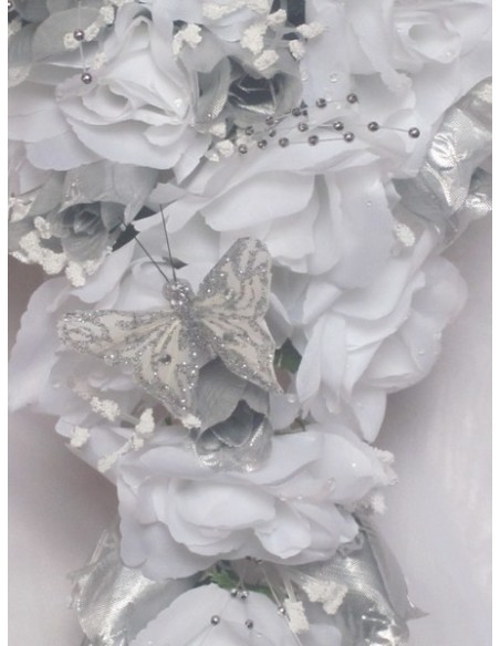 Bouquet de Mariée Cascade Blanc Argent avec roses et papillon Bouquet de Mariée Cascade Blanc Argent avec roses et papillon