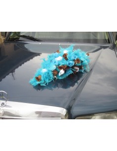 Décoration de table et voiture pour mariage avec de belles plumes 2