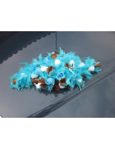 Décoration de table et voiture pour mariage avec de belles plumes