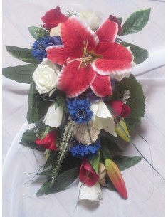 Bouquet de mariage Cascade unique avec des roses et 1 grand lys