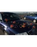6 compositions florales pour voiture de mariage avec des roses