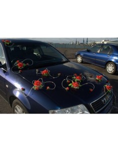 6 compositions florales pour voiture de mariage avec des roses