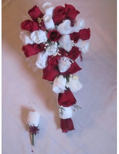 Bouquet de la Mariee Cascade Blancs et Bordeaux avec des Roses