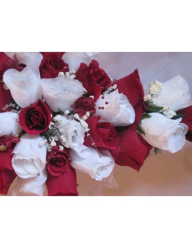 Bouquet de la Mariee Cascade Blancs et Bordeaux avec des Roses