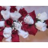 Bouquet mariee tombant bordeaux roses