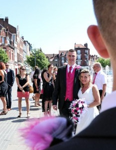 Voici quelques photos de notre mariage avec le magnifique bouquet que vous avez réalisé!